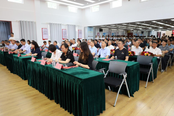 盈珑操盘 沙子口街道举办庆“七一”活动暨“光荣在党50年”纪念章颁发仪式